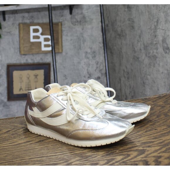 Vince Womens Oasis Runner Lace Up Fashion Sneaker J0062LD901 Silver Leather 8.5M - Picture 1 of 12